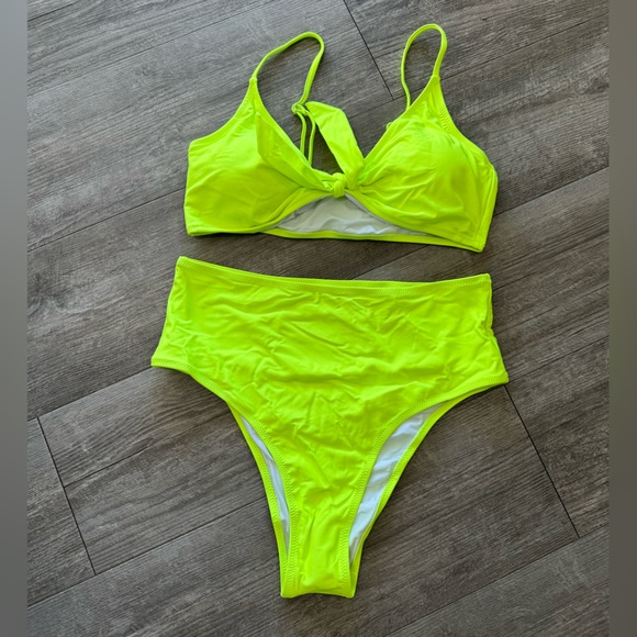 LAST PRICE🍒🤍 AMAZON green neon swimming set 💚 - Picture 3 of 8